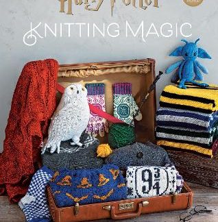 HARRY POTTER: KNITTING MAGIC : THE OFFICIAL HARRY POTTER KNITTING PATTERN BOOK PB